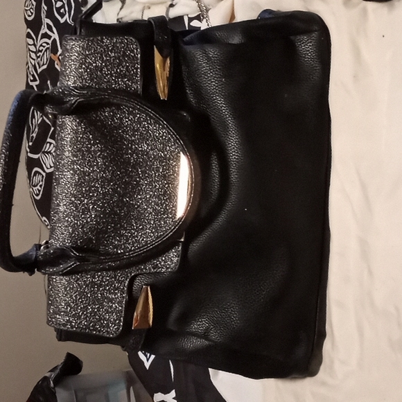 Purse - Picture 3 of 5